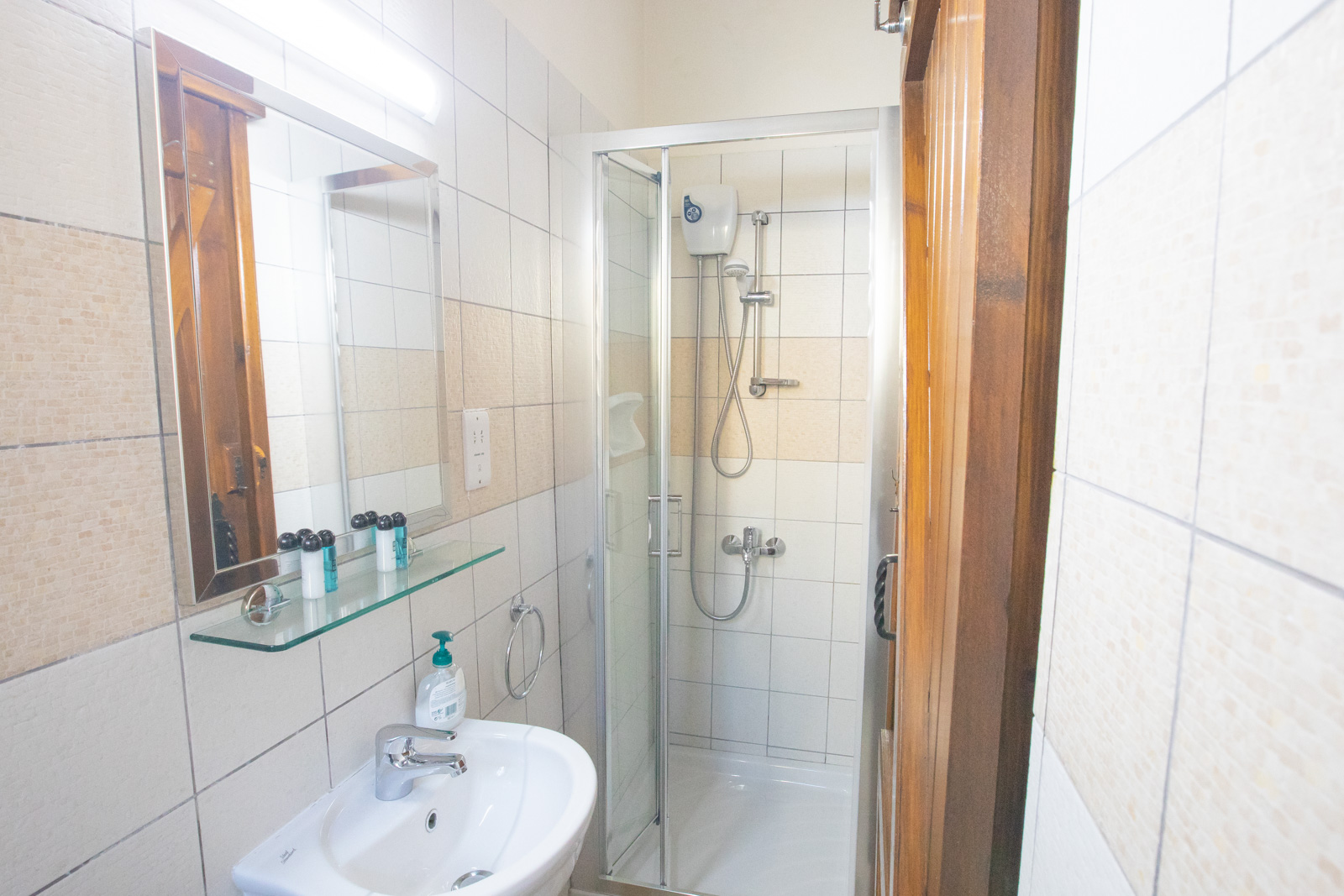 Standard Studio - Ground Floor thumbnail 3